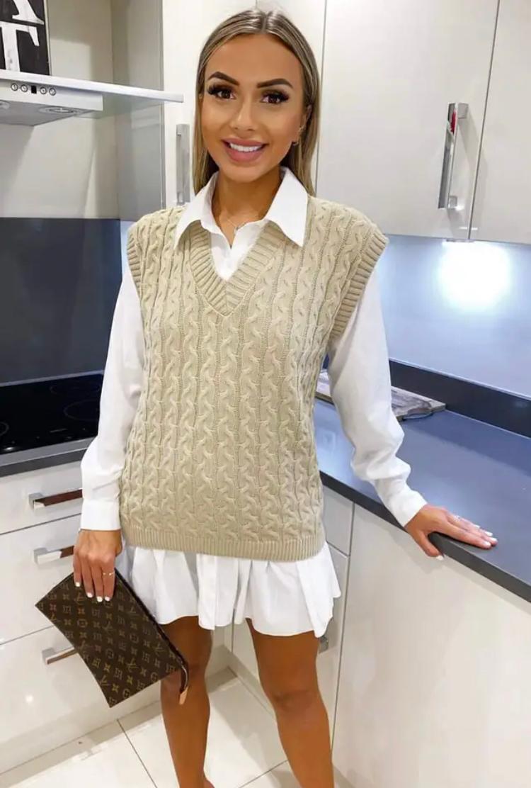 Womens Cable Knit SleevelessVest