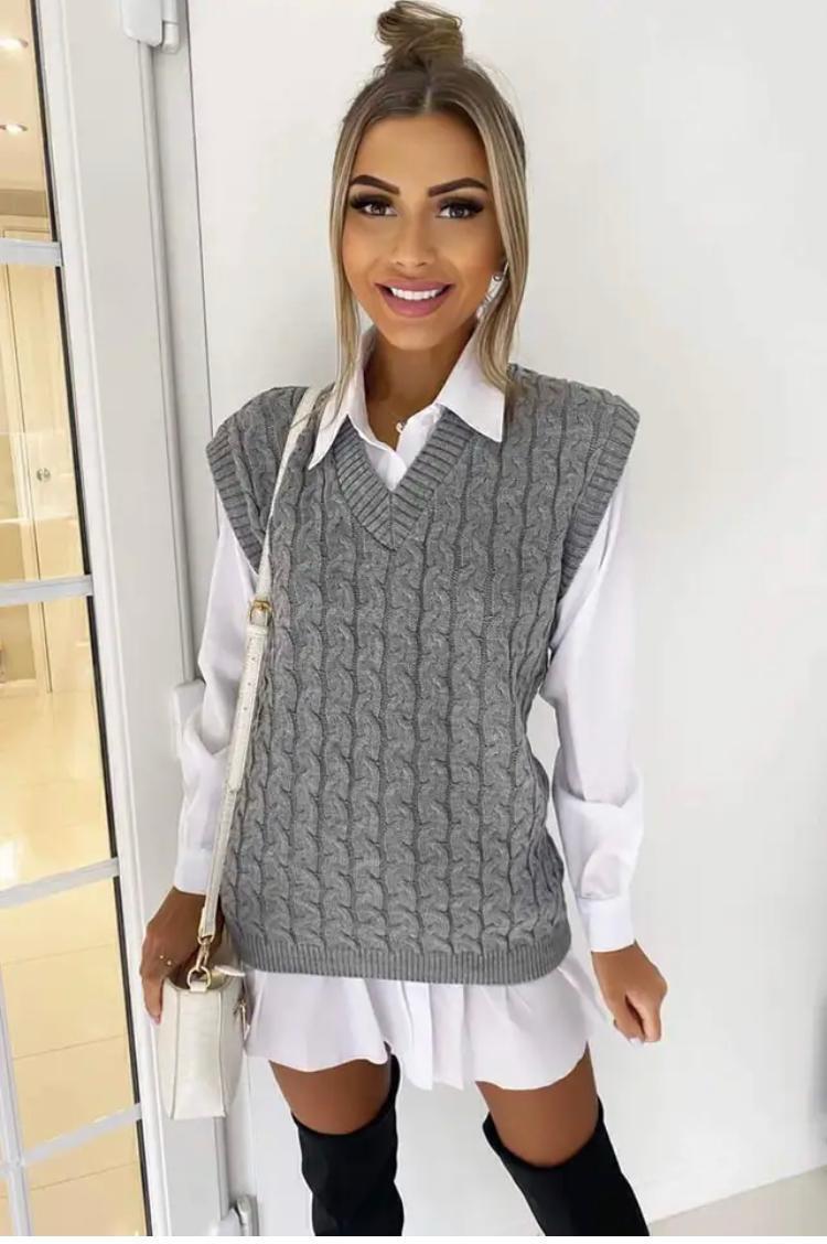 Womens Cable Knit SleevelessVest
