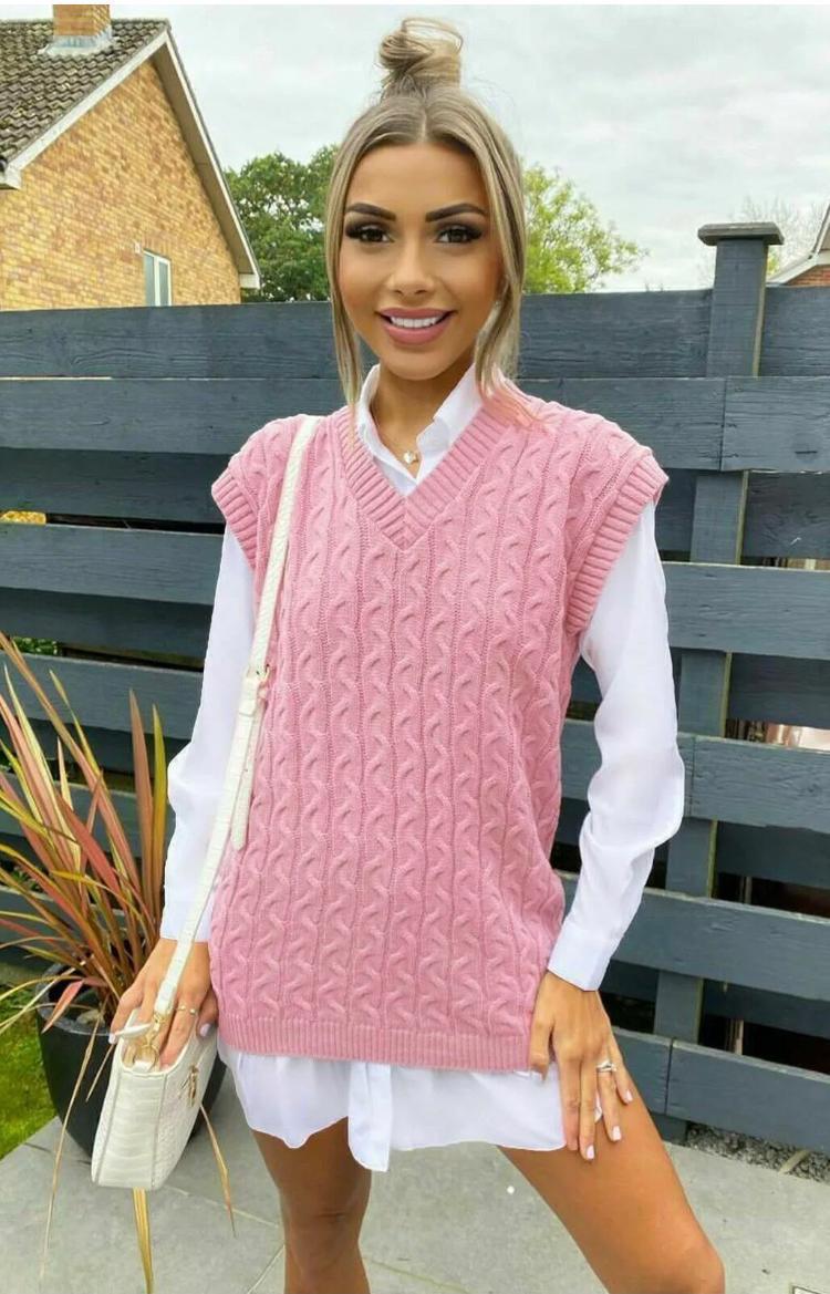 Womens Cable Knit SleevelessVest